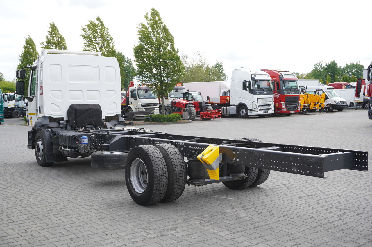 RENAULT D16 / Chassis 7.1 m / Differential lock - Грузовик-контейнеровоз/ Сменный кузов: фото 5 RENAULT D16 / Chassis 7.1 m / Differential lock - Грузовик-контейнеровоз/ Сменный кузов: фото 5