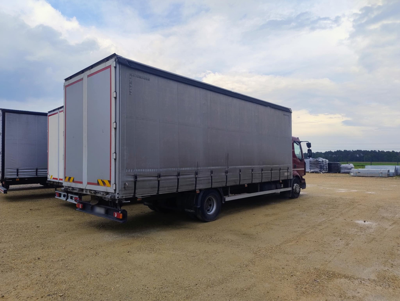 RENAULT Midlum 300 / Curtain 18 EPAL / Sleeping cab - Тентованный грузовик: фото 3 RENAULT Midlum 300 / Curtain 18 EPAL / Sleeping cab - Тентованный грузовик: фото 3