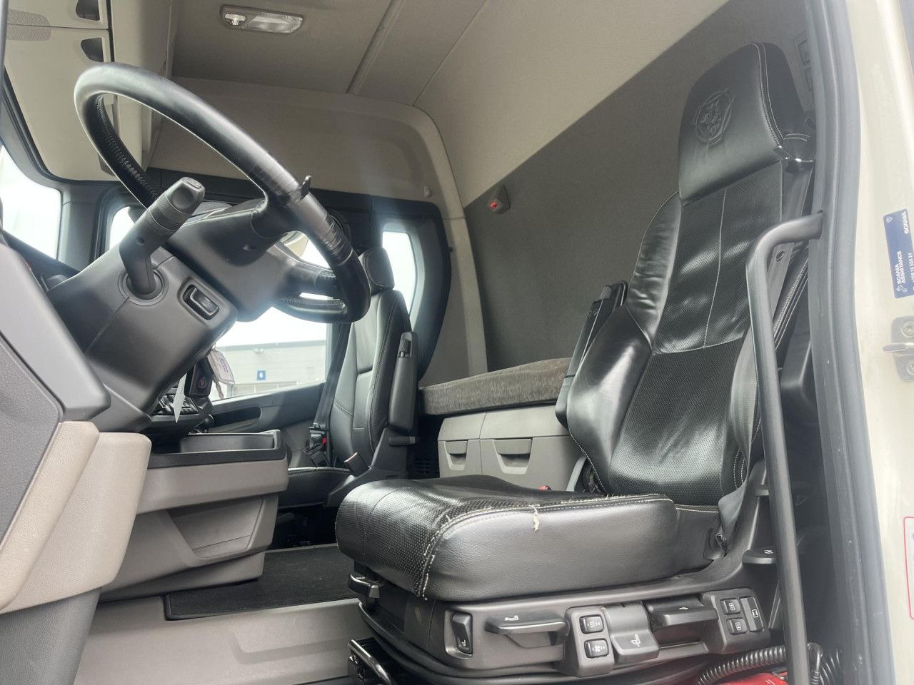 Грузовик-шасси SCANIA R560 B8x4*4 / Chassis / sleeper cab / Power take-off: фото 7 Грузовик-шасси SCANIA R560 B8x4*4 / Chassis / sleeper cab / Power take-off: фото 7