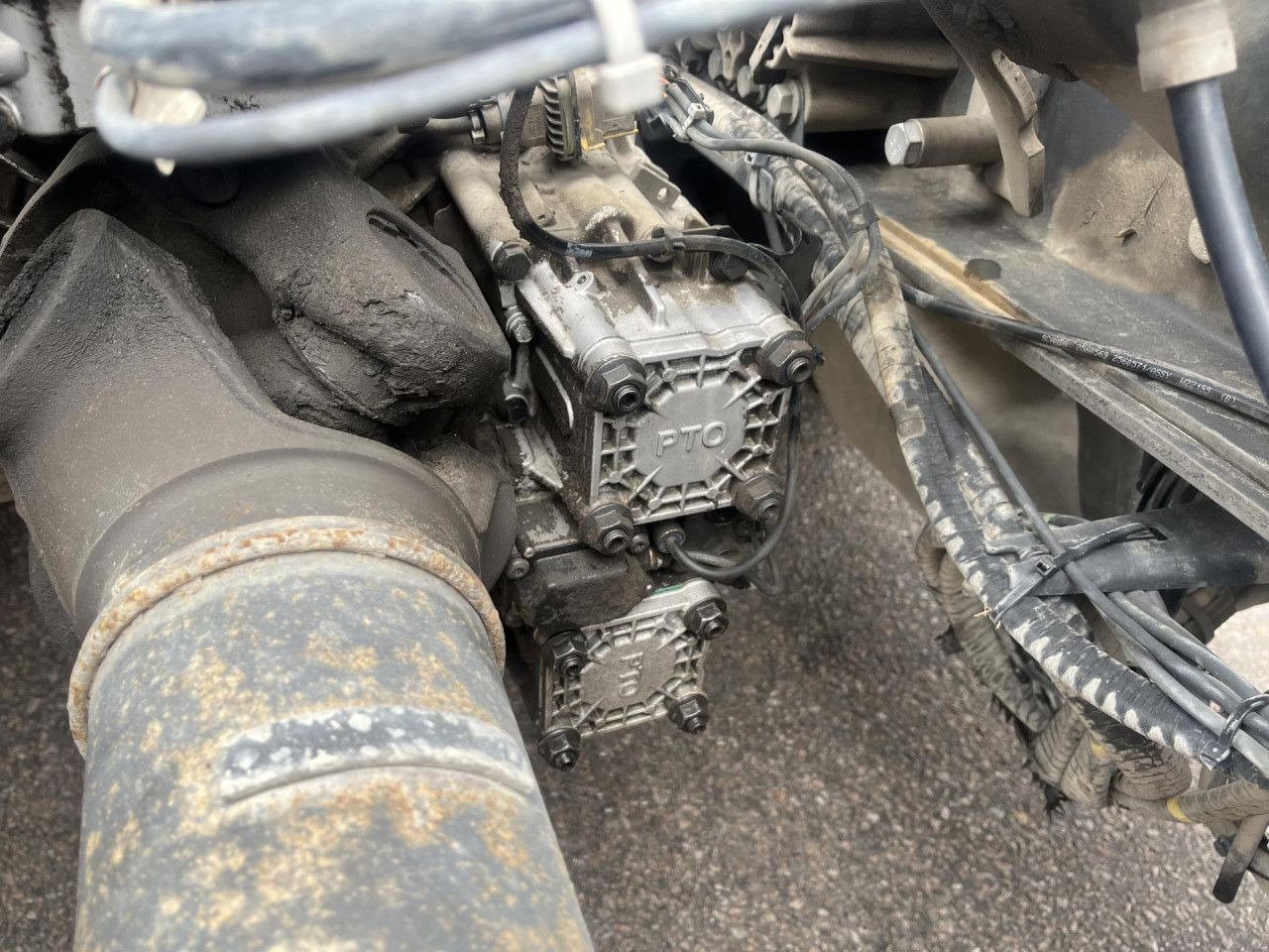 Грузовик-шасси SCANIA R560 B8x4*4 / Chassis / sleeper cab / Power take-off: фото 10 Грузовик-шасси SCANIA R560 B8x4*4 / Chassis / sleeper cab / Power take-off: фото 10