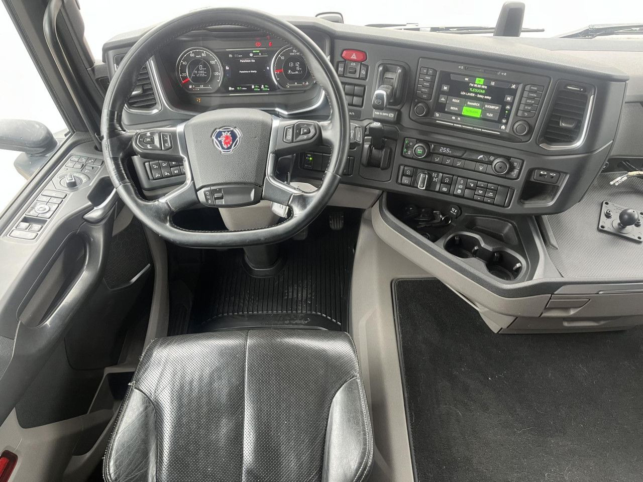 Грузовик-шасси SCANIA R560 B8x4*4 / Chassis / sleeper cab / Power take-off: фото 8 Грузовик-шасси SCANIA R560 B8x4*4 / Chassis / sleeper cab / Power take-off: фото 8