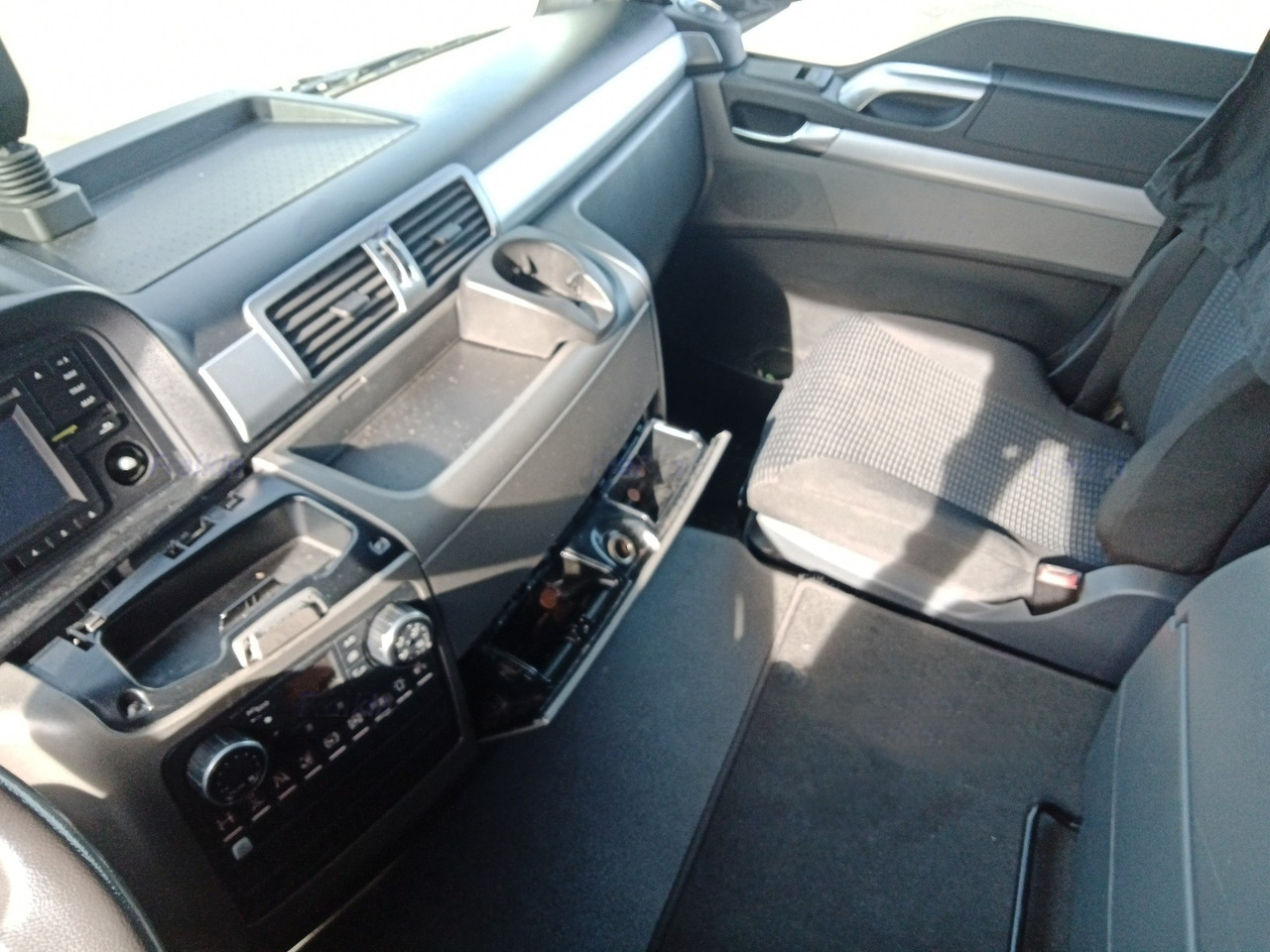 MAN TGS 18.440 BLS 4X2 EURO 6 / 40 units tractor unit - Тягач: фото 4 MAN TGS 18.440 BLS 4X2 EURO 6 / 40 units tractor unit - Тягач: фото 4