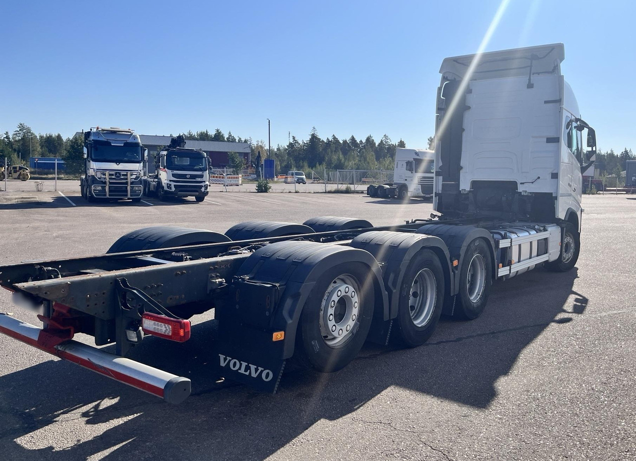 VOLVO FH 650 8x4 / Truck chassis / Sleeper cab - Грузовик-шасси: фото 3 VOLVO FH 650 8x4 / Truck chassis / Sleeper cab - Грузовик-шасси: фото 3