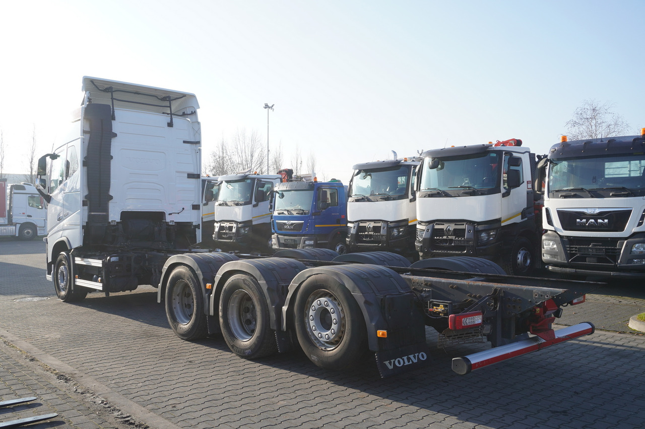 VOLVO Volvo FH 650 8x4/4 / Truck chassis / steered 4th axle - Грузовик-шасси: фото 3 VOLVO Volvo FH 650 8x4/4 / Truck chassis / steered 4th axle - Грузовик-шасси: фото 3