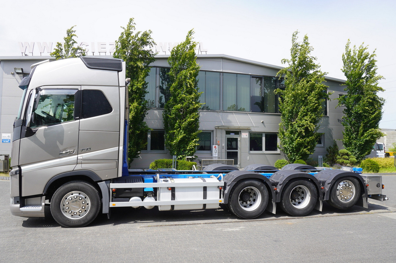VOLVO Volvo FH16 750 8x4x4 / 750 HP! / Frame 685 cm / Steered 4th axle - Автоманипулятор: фото 3 VOLVO Volvo FH16 750 8x4x4 / 750 HP! / Frame 685 cm / Steered 4th axle - Автоманипулятор: фото 3