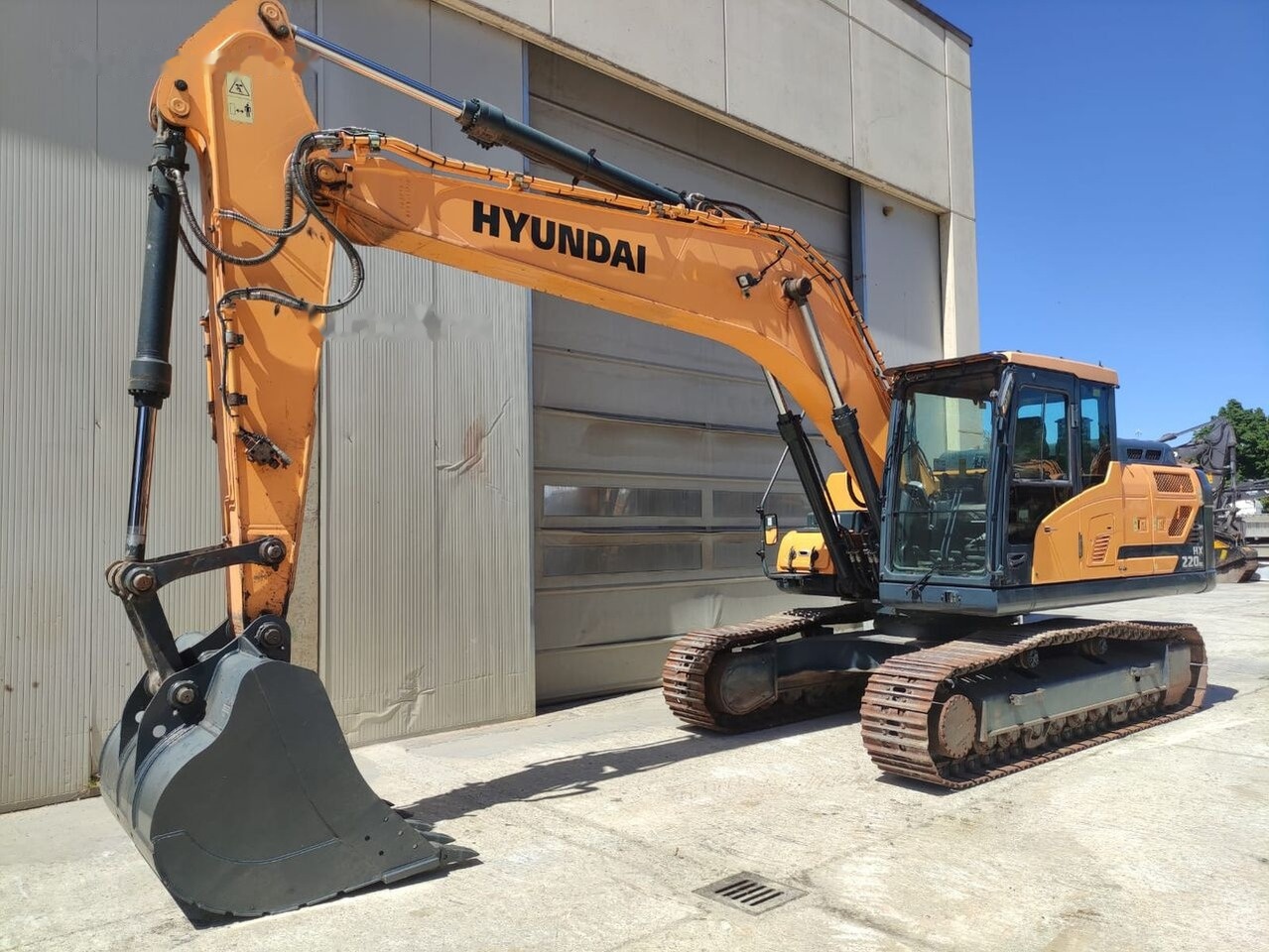 Hyundai HX220NL - Гусеничный экскаватор: фото 1 Hyundai HX220NL - Гусеничный экскаватор: фото 1