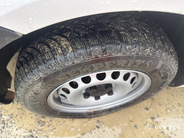 2011 Volkswagen Caddy CNG Van Truck - Грузовик с закрытым кузовом: фото 5 2011 Volkswagen Caddy CNG Van Truck - Грузовик с закрытым кузовом: фото 5