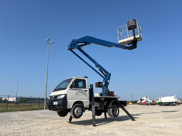 2012 Piaggio Porter 2012 Socage A314 14 m on Bucket Truck - Грузовик с подъемником: фото 2 2012 Piaggio Porter 2012 Socage A314 14 m on Bucket Truck - Грузовик с подъемником: фото 2