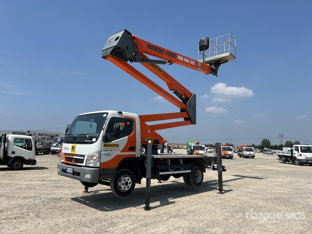 2013 Mitsubishi Canter 6C15 2013 Socage DA328 28 m on Bucket Truck - Грузовик с подъемником: фото 1 2013 Mitsubishi Canter 6C15 2013 Socage DA328 28 m on Bucket Truck - Грузовик с подъемником: фото 1
