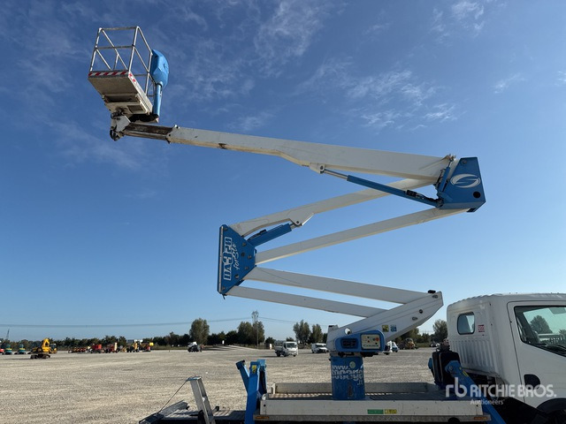 Грузовик с подъемником 2016 Nissan Cabstar 35.12 2014 Socage DA320 20 m on Bucket Truck: фото 6