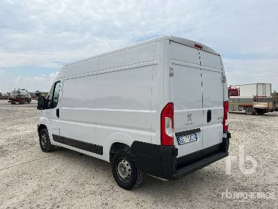 PEUGEOT BOXER 335 L3H2 2.2 BLUEHDI 140CV SeS ... - Грузовик с закрытым кузовом: фото 2 PEUGEOT BOXER 335 L3H2 2.2 BLUEHDI 140CV SeS ... - Грузовик с закрытым кузовом: фото 2