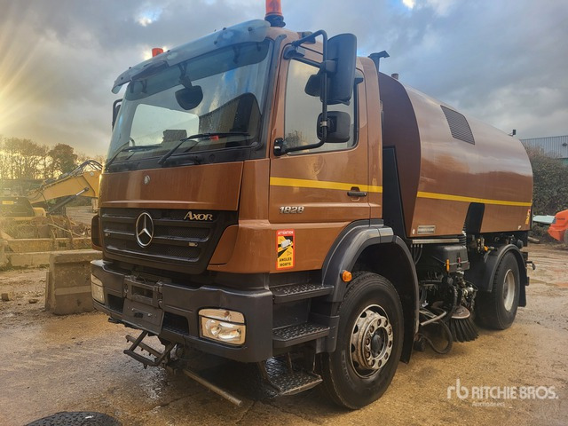 2005 Mercedes AXOR 1828 2005 Bucher Optifant70 on Balayeuse Sweeper Truck - Подметально-уборочная машина: фото 1 2005 Mercedes AXOR 1828 2005 Bucher Optifant70 on Balayeuse Sweeper Truck - Подметально-уборочная машина: фото 1