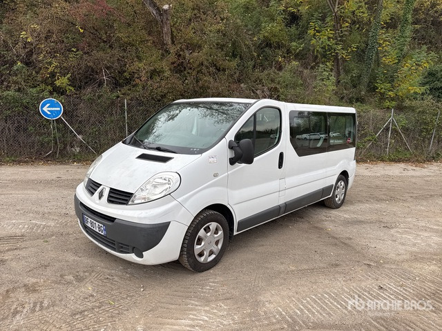 2010 Renault Trafic Minibus Minivan - Другая техника: фото 1 2010 Renault Trafic Minibus Minivan - Другая техника: фото 1