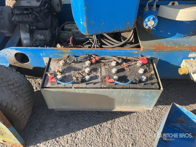 2013 Nifty-Lift HR12NDE 2WD Hybrid Articulating Boom Lift - Коленчатый подъемник: фото 5 2013 Nifty-Lift HR12NDE 2WD Hybrid Articulating Boom Lift - Коленчатый подъемник: фото 5