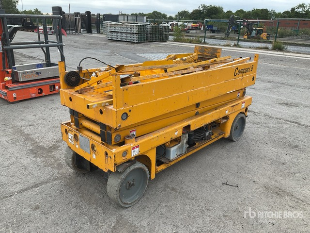 2015 Haulotte Compact 8 Electric (Inoperable) Scissor Lift - Ножничный подъемник: фото 1 2015 Haulotte Compact 8 Electric (Inoperable) Scissor Lift - Ножничный подъемник: фото 1