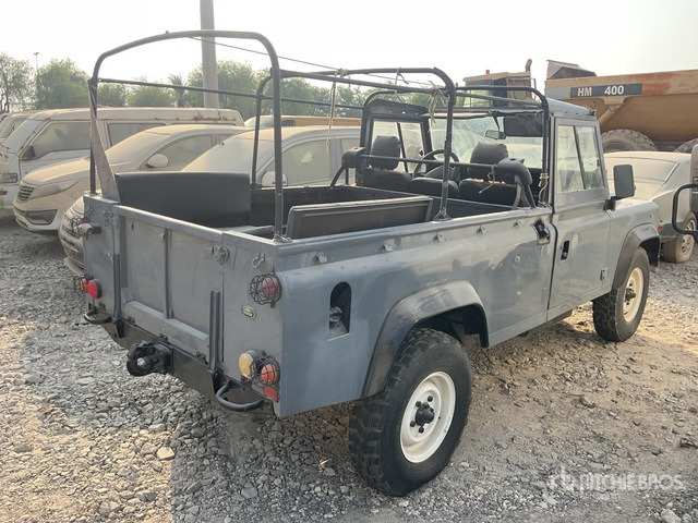 1996 Land Rover 110 4x4 (Inoperable) Pickup - Пикап: фото 3 1996 Land Rover 110 4x4 (Inoperable) Pickup - Пикап: фото 3
