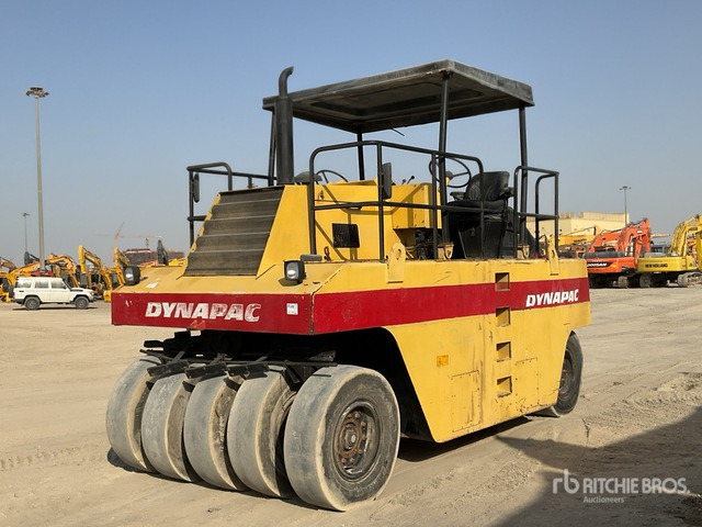2002 Dynapac CP 271 9 Wheel Pneumatic Roller - Пневмоколесный каток: фото 1 2002 Dynapac CP 271 9 Wheel Pneumatic Roller - Пневмоколесный каток: фото 1