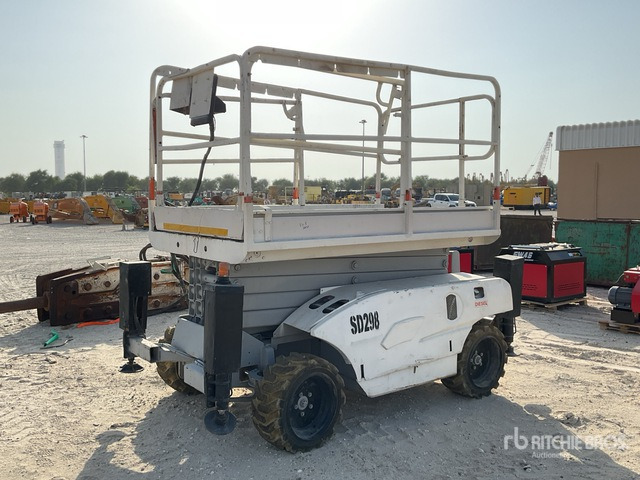 2004 Haulotte Compact 12DX 4x4 Diesel Scissor Lift - Ножничный подъемник: фото 4 2004 Haulotte Compact 12DX 4x4 Diesel Scissor Lift - Ножничный подъемник: фото 4
