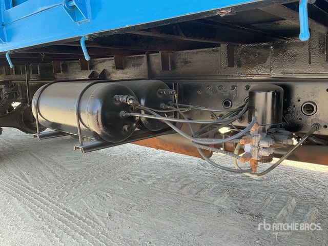 2010 FAW 1120P9K2L3E 4x2 Flatbed Truck - Грузовик бортовой/ Платформа: фото 5 2010 FAW 1120P9K2L3E 4x2 Flatbed Truck - Грузовик бортовой/ Платформа: фото 5