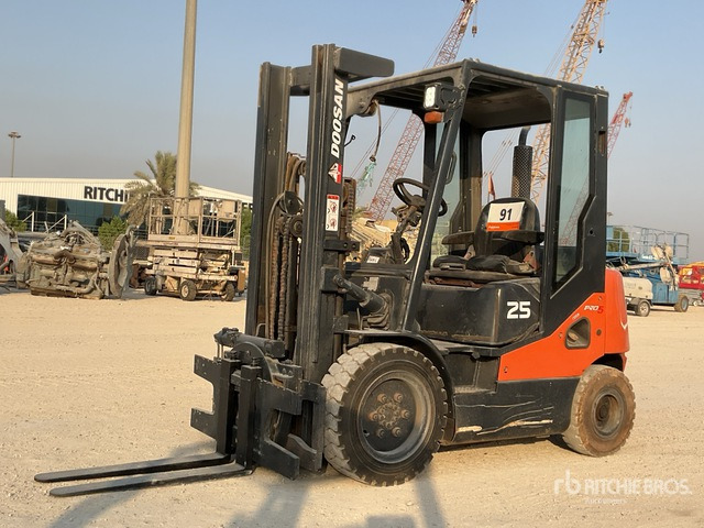 2014 Doosan D25S-2 2.5 ton Forklift - Дизельный погрузчик: фото 1 2014 Doosan D25S-2 2.5 ton Forklift - Дизельный погрузчик: фото 1