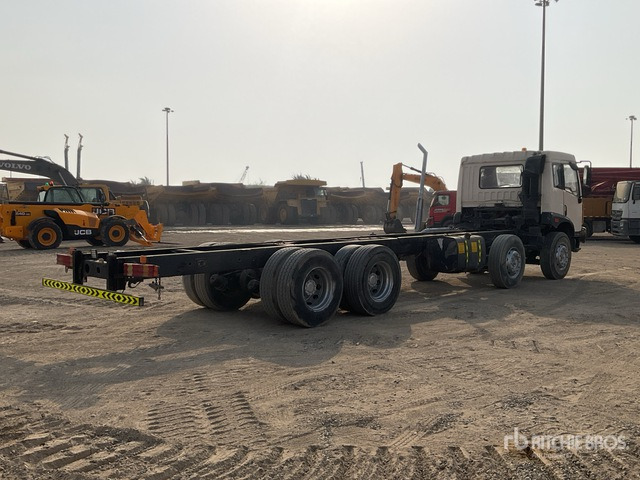 2014 FAW CA1313P 8x4 Twin-Steer Cab and Chassis - Грузовик-шасси: фото 3 2014 FAW CA1313P 8x4 Twin-Steer Cab and Chassis - Грузовик-шасси: фото 3