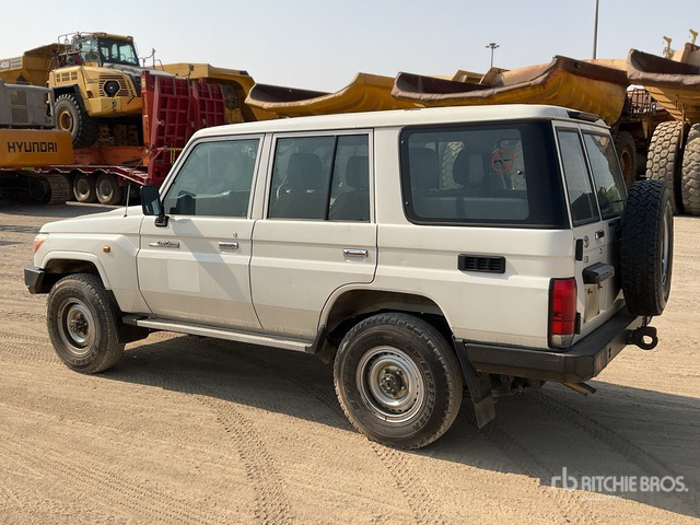 2016 Toyota Land Cruiser 76R 4x4 SUV - Внедорожник: фото 3 2016 Toyota Land Cruiser 76R 4x4 SUV - Внедорожник: фото 3