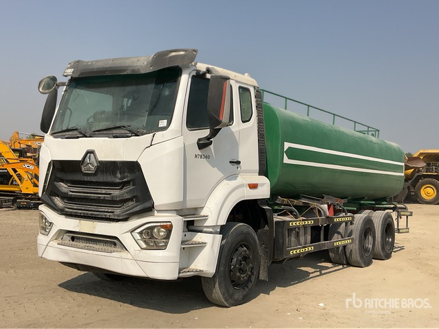2019 Wuhan ZZ1255N4646E1 20000 L 6x4 Water Truck - Грузовик-цистерна: фото 1 2019 Wuhan ZZ1255N4646E1 20000 L 6x4 Water Truck - Грузовик-цистерна: фото 1