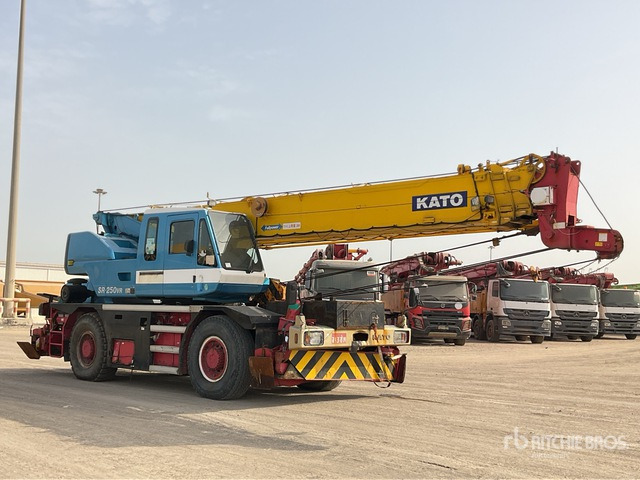 Kato KR25H Rough Terrain Crane - Короткобазный кран: фото 2 Kato KR25H Rough Terrain Crane - Короткобазный кран: фото 2
