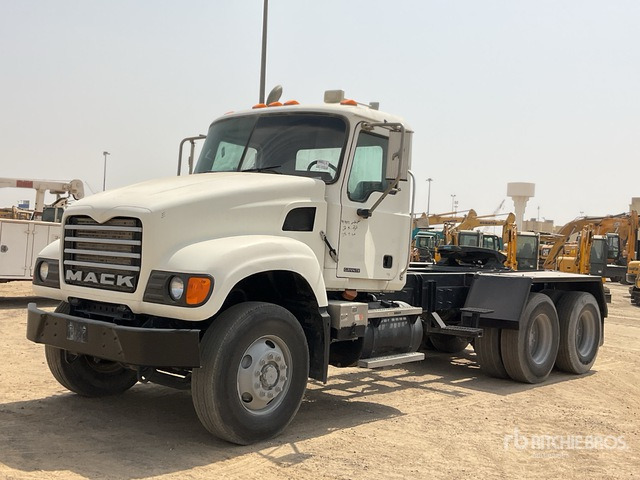 2008 Mack Granite CV713 6x4 T/A Day Cab Truck Tractor - Тягач: фото 1 2008 Mack Granite CV713 6x4 T/A Day Cab Truck Tractor - Тягач: фото 1