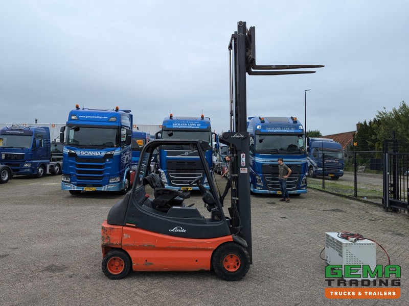 Электропогрузчик Linde E30 02 - 4058 uur - Duplex Mast - Volrubber Banden - Eurotron 80V-80A Oplader (M34): фото 13