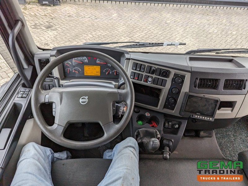 Фото интерьера 1: Грузовик с закрытым кузовом Volvo FL280 4x2 SleepCab 16T Euro5 6CIL - 5.60m GeslotenBak + Laadklep 2500KG - Standkachel - Zijdeur - Servicewagen (V758)