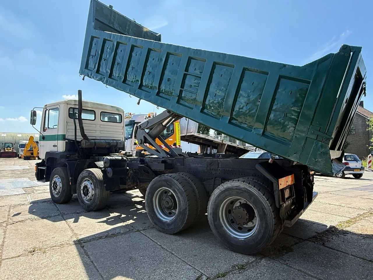 MAN 35.372 8X4 Tipper Spring/Spring ZF Manual Gear E - Самосвал: фото 3 MAN 35.372 8X4 Tipper Spring/Spring ZF Manual Gear E - Самосвал: фото 3