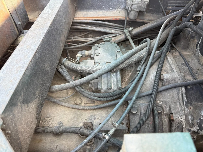 Самосвал MAN 35.372 8X4 Tipper Spring/Spring ZF Manual Gear EURO2: фото 9