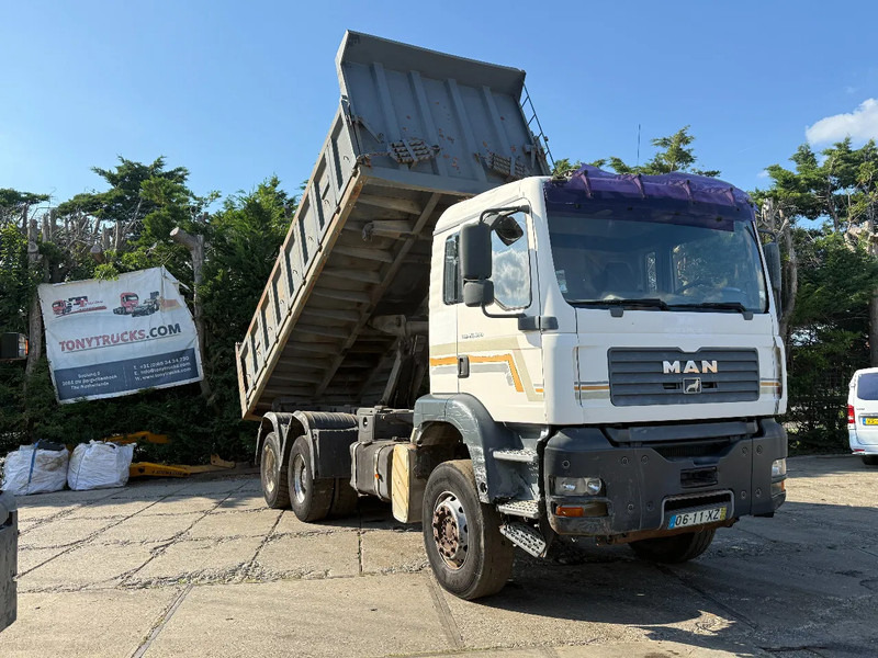MAN TGA 26.360 6X4 Tipper Spring/Spring ZF Manual gear EURO3 - Самосвал: фото 1 MAN TGA 26.360 6X4 Tipper Spring/Spring ZF Manual gear EURO3 - Самосвал: фото 1