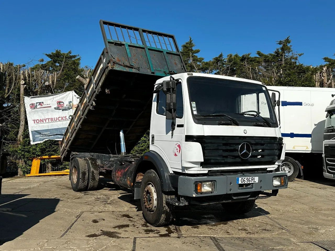 Mercedes-Benz SK 1733 V6 4X2 Tipper Spring/Spring EPS Manual G - Самосвал: фото 1 Mercedes-Benz SK 1733 V6 4X2 Tipper Spring/Spring EPS Manual G - Самосвал: фото 1