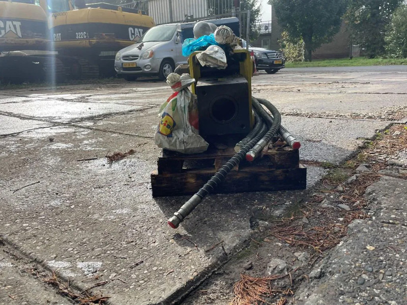 Soosan SB43 Hydraulic Breaker - Навесное оборудование для Строительной техники: фото 4 Soosan SB43 Hydraulic Breaker - Навесное оборудование для Строительной техники: фото 4