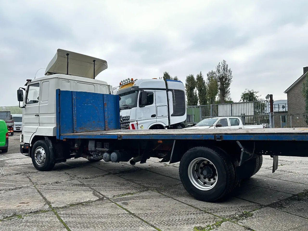 Scania P113-360 4X2 Platform Manual Gear Retarder Scania P113-360 4X2 Platform Manual Gear Retarder - Грузовик бортовой/ Платформа: фото 3 Scania P113-360 4X2 Platform Manual Gear Retarder Scania P113-360 4X2 Platform Manual Gear Retarder - Грузовик бортовой/ Платформа: фото 3