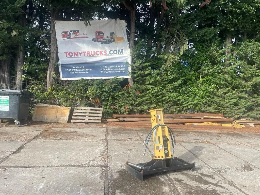 Гидромолот для Строительной техники Soosan SB30 Hydraulic Breaker Skid steer Soosan  SB30 Hydraulic Breaker Skid steer: фото 1