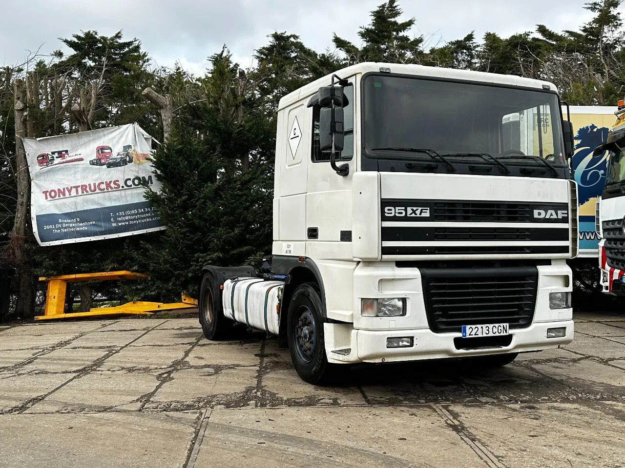 DAF XF 95.380 4X2 Tractor-unit Spring/Air ZF Manual DAF XF 95.380 4X2 Tractor-unit Spring/Air ZF Manual - Тягач: фото 1 DAF XF 95.380 4X2 Tractor-unit Spring/Air ZF Manual DAF XF 95.380 4X2 Tractor-unit Spring/Air ZF Manual - Тягач: фото 1