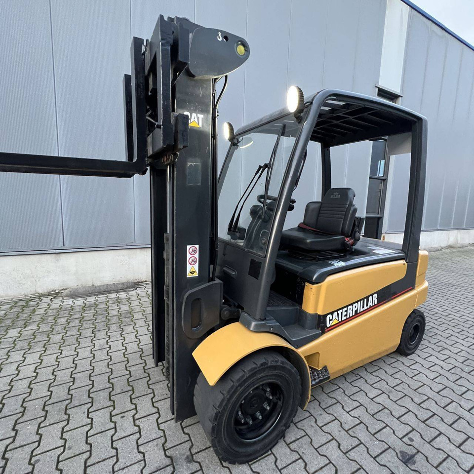 Caterpillar EP50 - Электропогрузчик: фото 3 Caterpillar EP50 - Электропогрузчик: фото 3