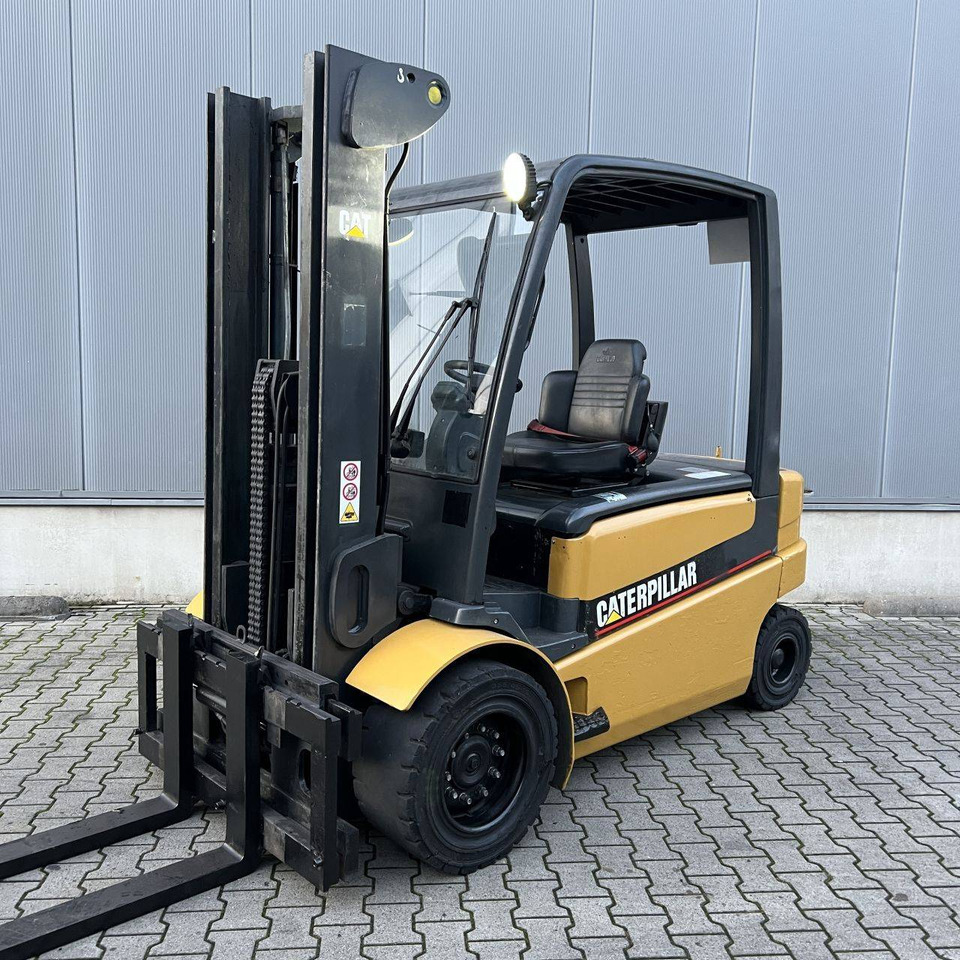 Caterpillar EP50 - Электропогрузчик: фото 1 Caterpillar EP50 - Электропогрузчик: фото 1