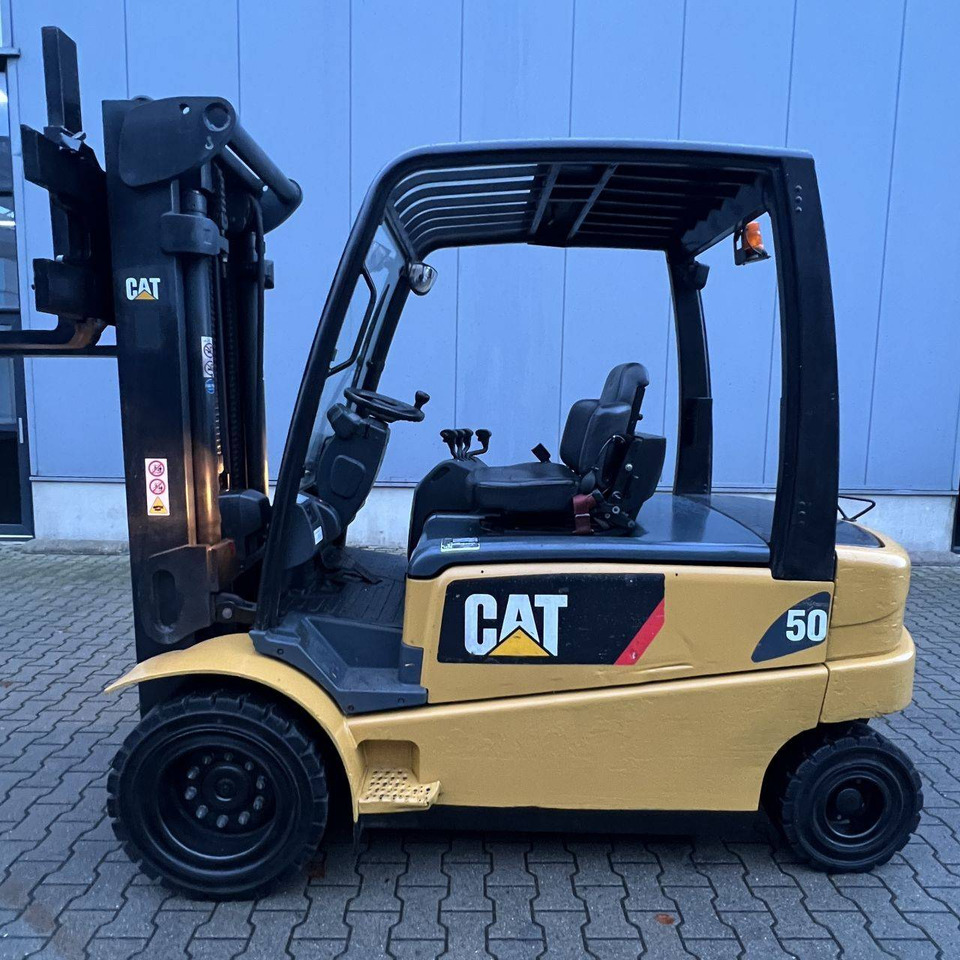 Caterpillar EP50 - Электропогрузчик: фото 2 Caterpillar EP50 - Электропогрузчик: фото 2