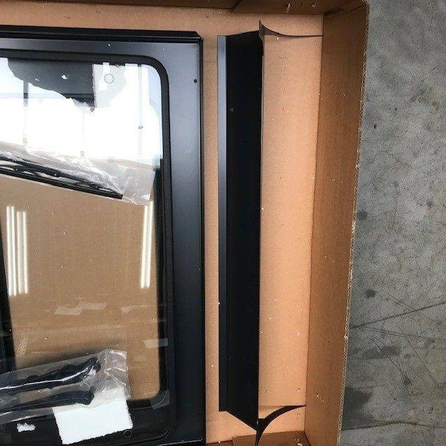 FRONT + ROOF PANEL FOR KOMATSU - Стекло и запчасти для Погрузочно-разгрузочной техники: фото 5 FRONT + ROOF PANEL FOR KOMATSU - Стекло и запчасти для Погрузочно-разгрузочной техники: фото 5