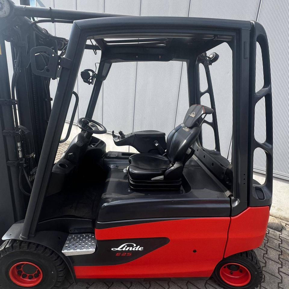 Linde E25L (387) - Электропогрузчик: фото 3 Linde E25L (387) - Электропогрузчик: фото 3