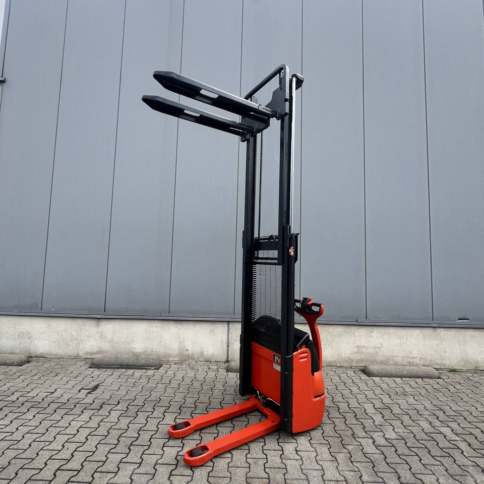 Linde L12 (379) - Штабелер: фото 3 Linde L12 (379) - Штабелер: фото 3