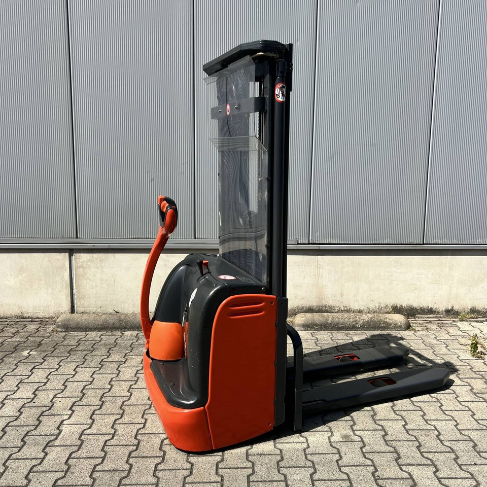 Linde L12 (379) - Штабелер: фото 1 Linde L12 (379) - Штабелер: фото 1