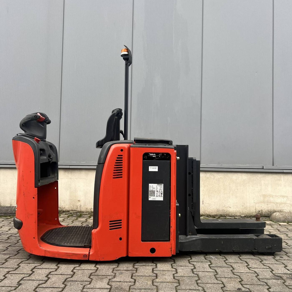 Linde P30 (132) - Складской тягач: фото 1 Linde P30 (132) - Складской тягач: фото 1
