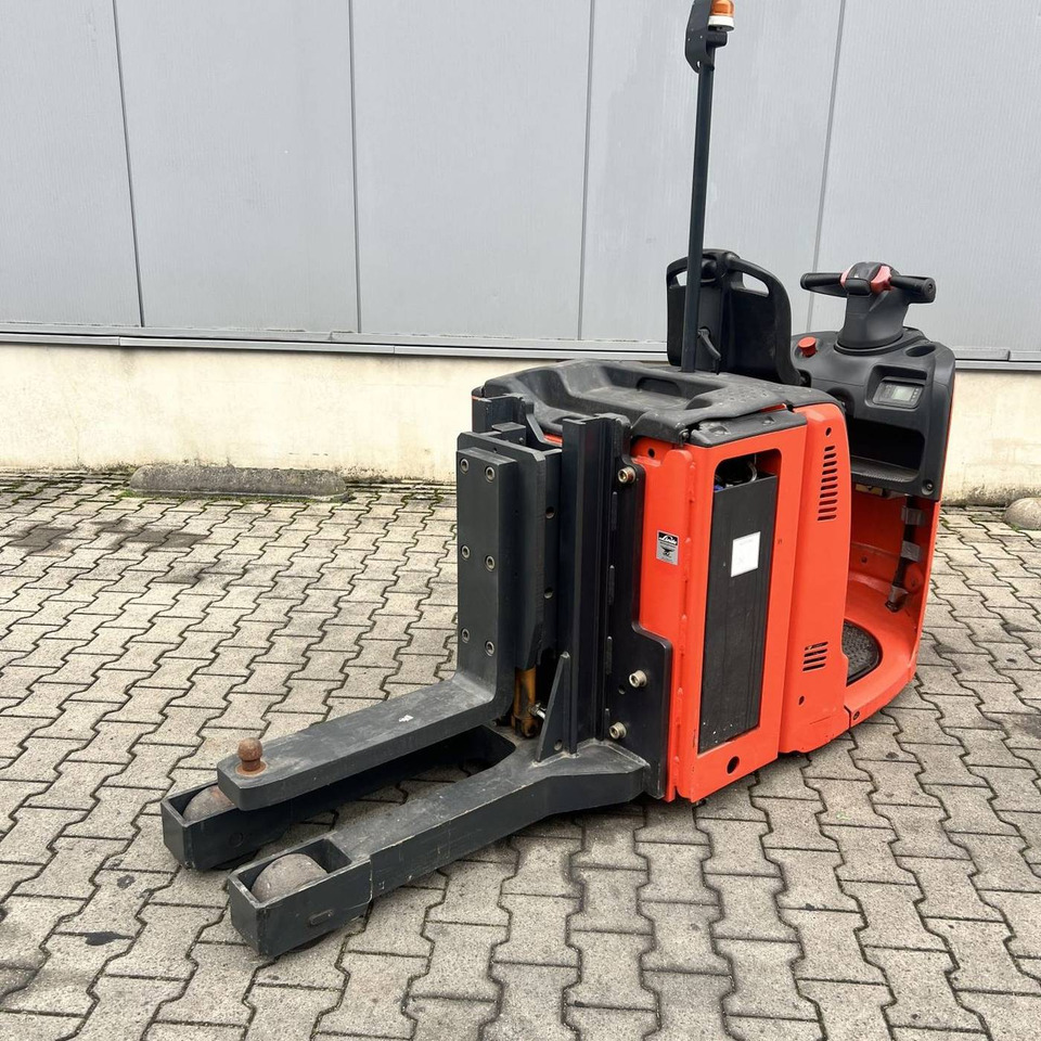 Linde P30 (132) - Складской тягач: фото 3 Linde P30 (132) - Складской тягач: фото 3