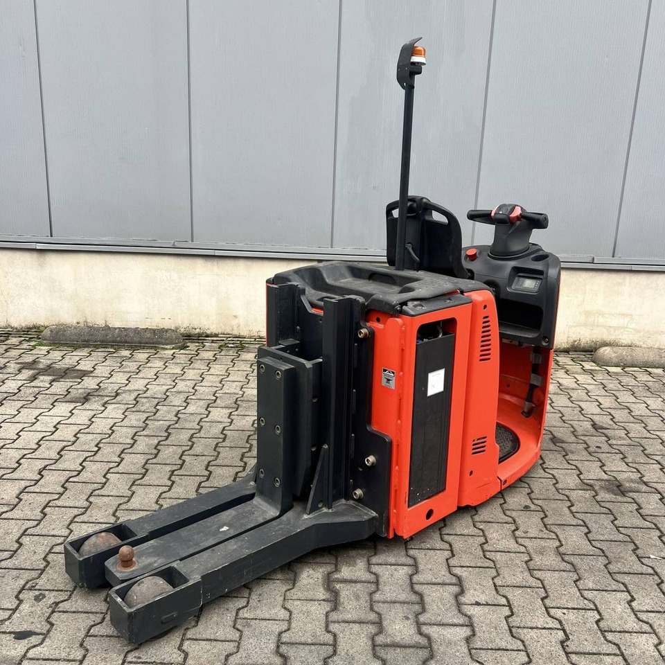 Linde P30 (132) - Складской тягач: фото 2 Linde P30 (132) - Складской тягач: фото 2