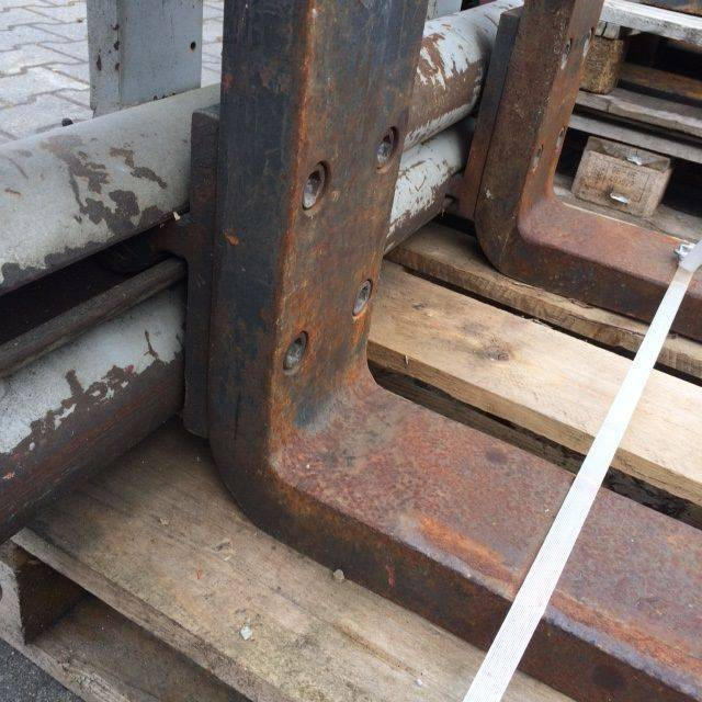 Dürwen UZV25C Fork positioner - Навесное оборудование: фото 4 Dürwen UZV25C Fork positioner - Навесное оборудование: фото 4